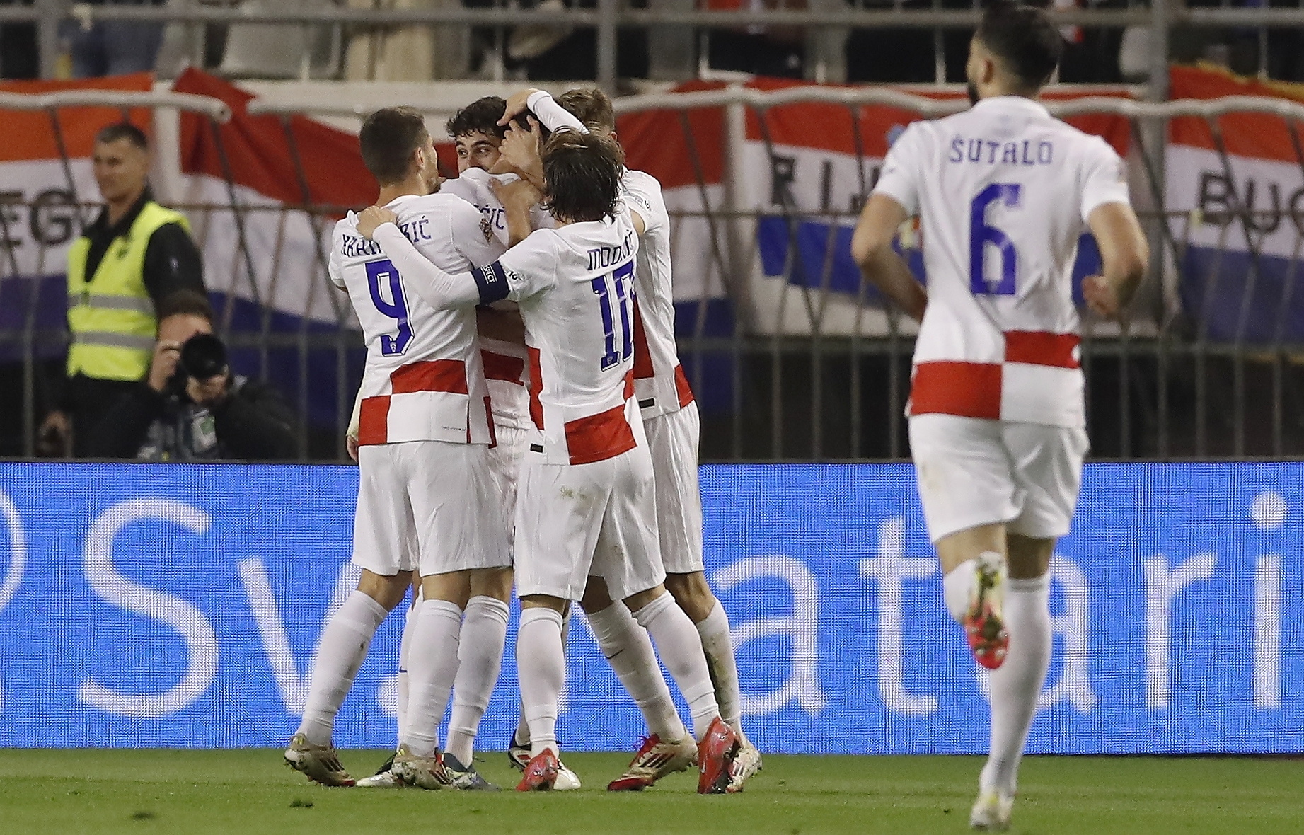 欧国联比赛:荷兰苦战克罗地亚取得胜利 欧国联比赛:荷兰苦战克罗地亚取得胜利