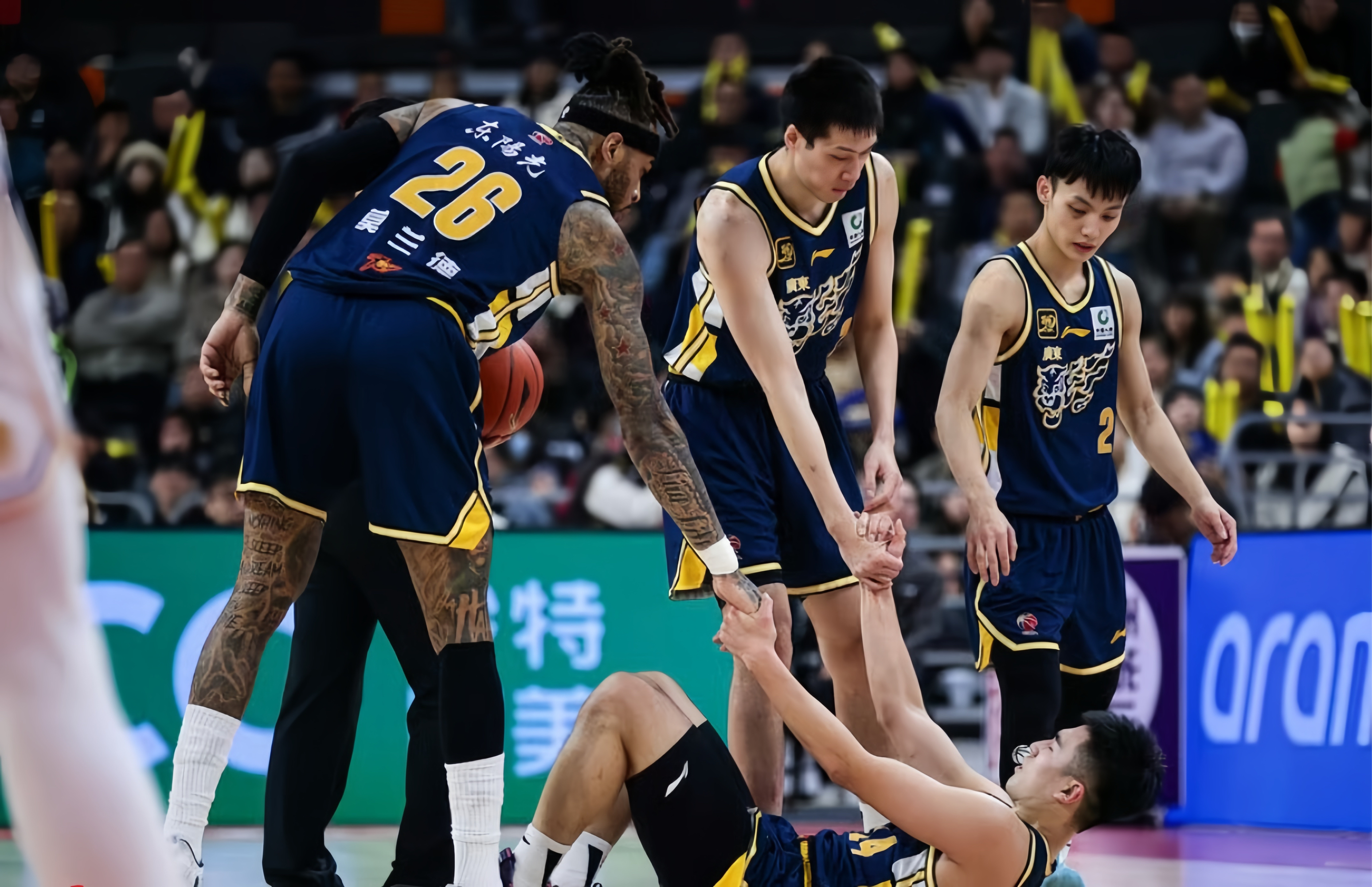 江苏男篮力克广东队,震惊全场 江苏男篮力克广东队,震惊全场