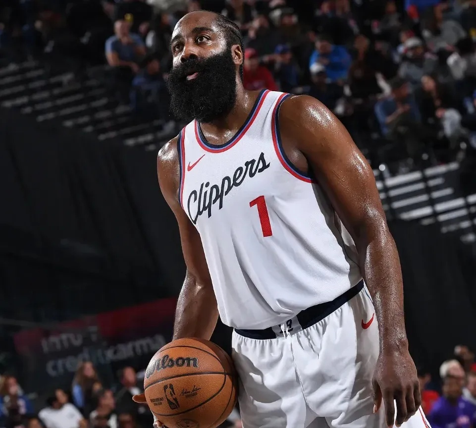 快船再胜凯尔特人,紧追领先 快船再胜凯尔特人,紧追领先