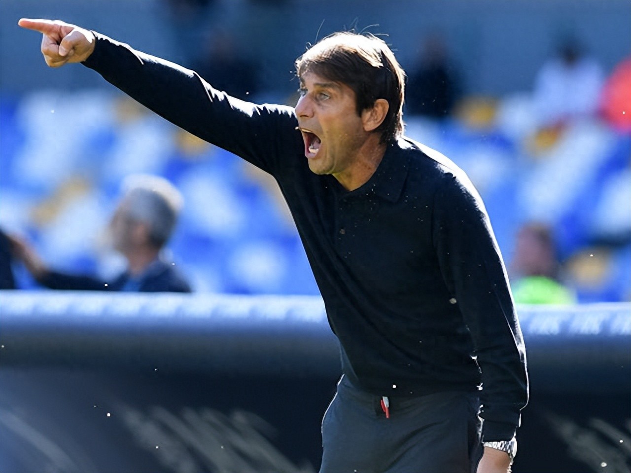 那不勒斯连胜之后再次失利，摆动不定