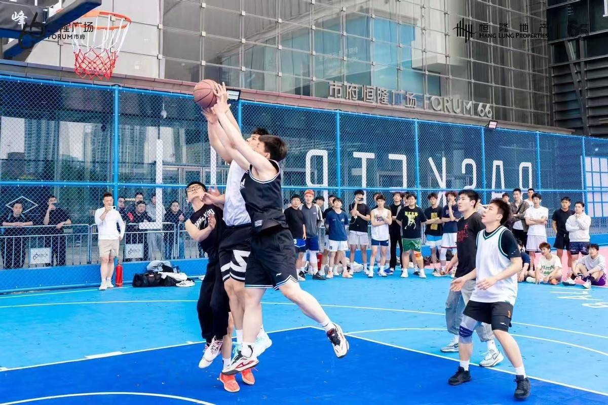 球员风采十足,篮球盛事引全民热议! 球员风采十足,篮球盛事引全民热议!