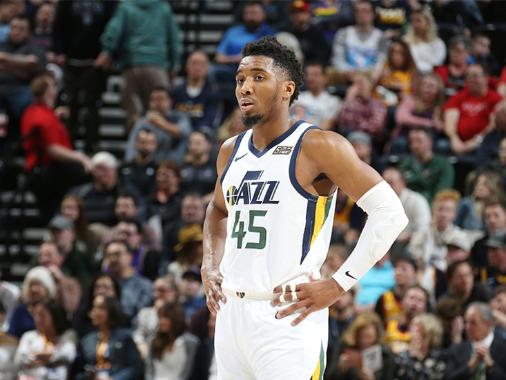 开云体育平台-爵士队成功战胜国王队，夺得胜利