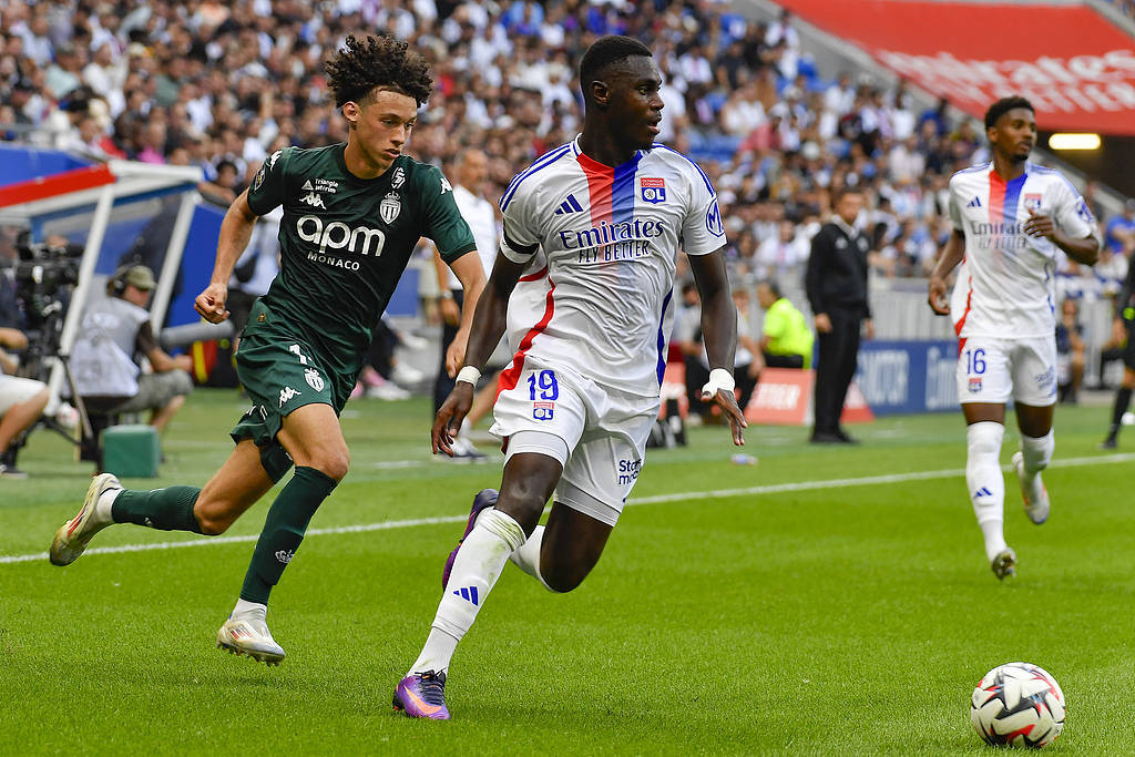 摩纳哥球队在激烈比赛中获得胜利，提升实力