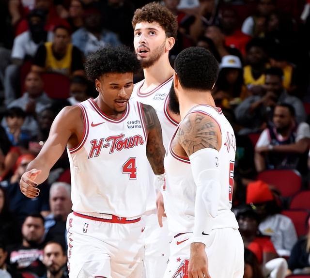 包含火箭再胜太阳，保罗杰夫格林联手送老鹰三连败。的词条