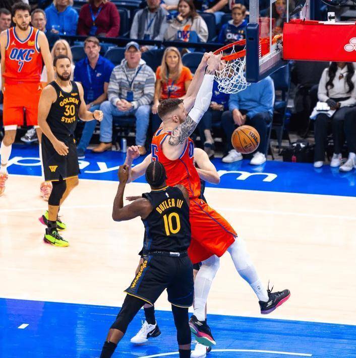 关于爵士队客场惨败爵士，遭遇五连败的信息