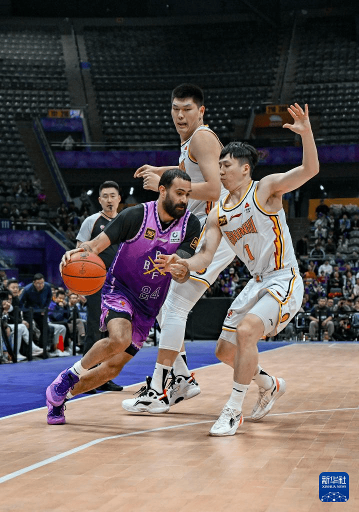 CBA比赛：新疆主场轻松战胜北控